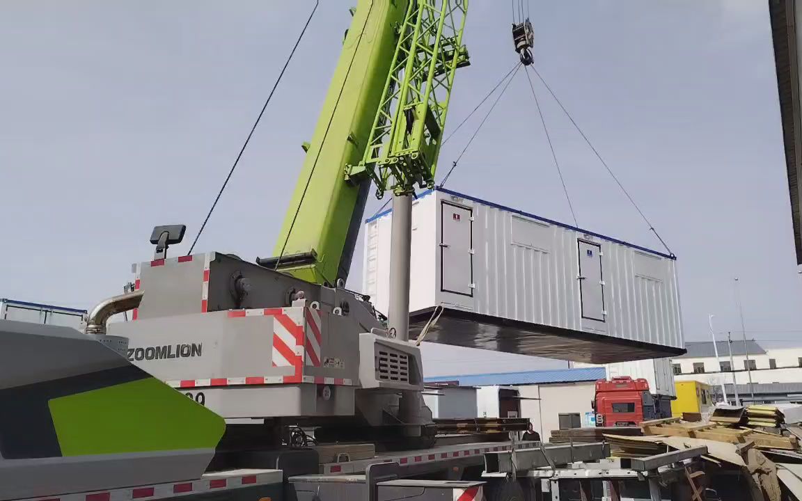 港闸集装箱吊装